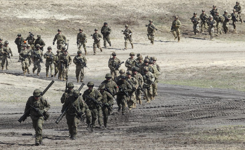 Wielkie ćwiczenia wojsk polskich i amerykańskich na poligonie w Nowej Dębie [ZDJĘCIA]