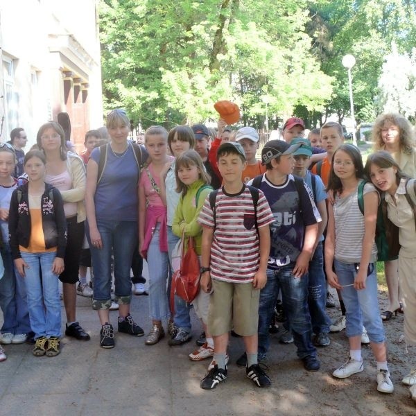 Uczniowie Szkoły Podstawowej nr 9 w Starachowicach, w nagrodę za zebranie pieniędzy, pojechali w poniedziałek na wycieczkę.