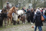 Święcenie pokarmów na szczecińskim Osowie. Konie swoją święconkę zjadły natychmiast [ZDJĘCIA]