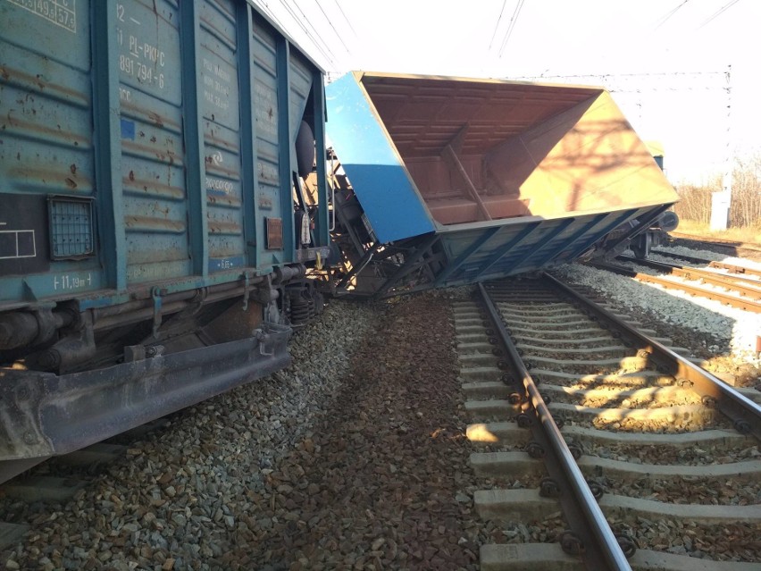 Wykolejenie pociągu w Strzelcach Opolskich. Kolej przywróciła ruch, ale linia jest częściowo uszkodzona i będzie wymagać remontu