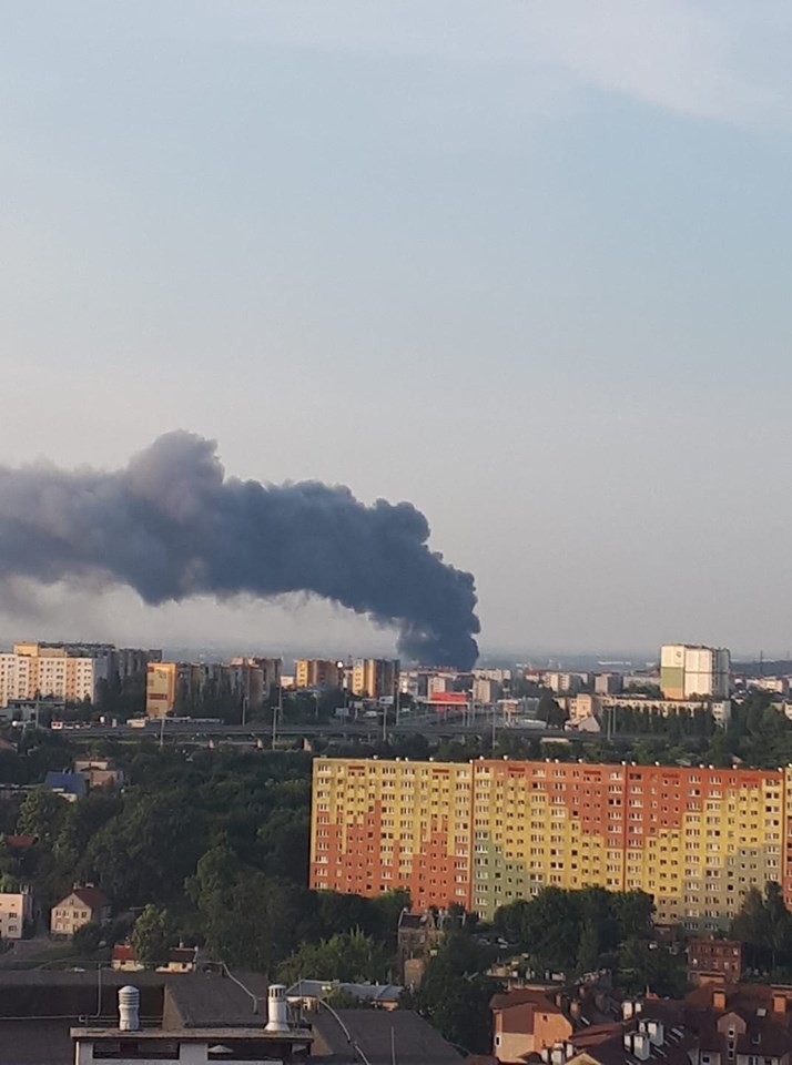 Pożar hali na Trakcie św. Wojciecha w Gdańsku Oruni...