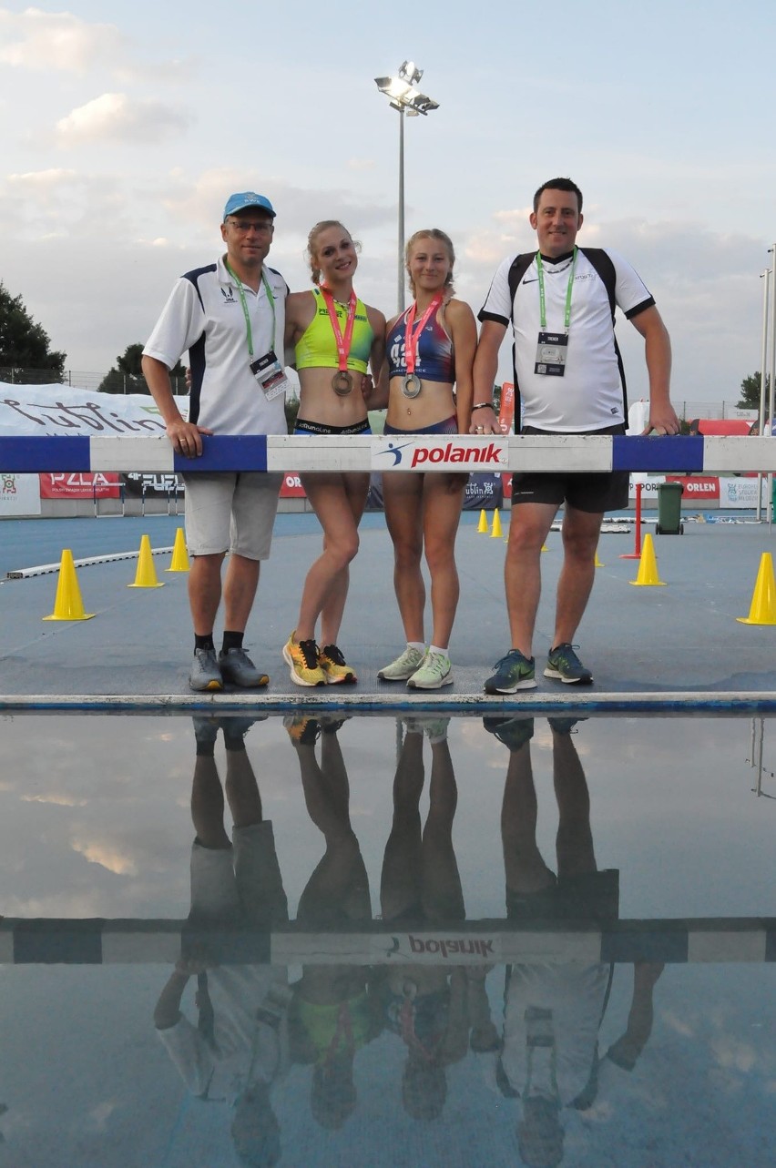 Od lewej: trener Andrzej Korytkowski, Martyna Krawczyńska,...