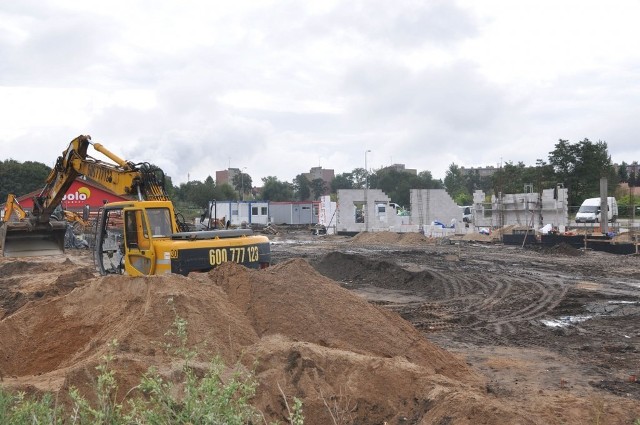 Obiekty McDrive przy ulicy Cieślaka "wyszły&#8221; już z ziemi. Otwarcie zaplanowano na koniec grudnia, początek stycznia. 