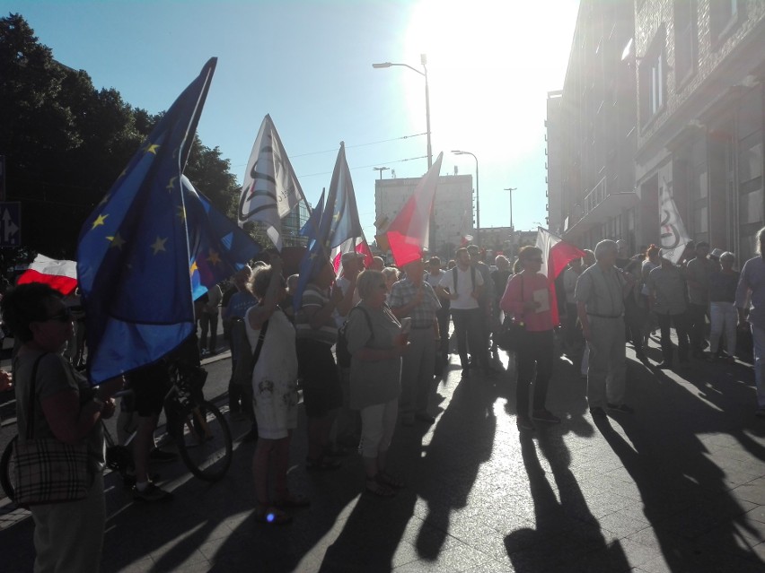 "Stańcie przed sądami", czyli kolejny protest przed sądem w Szczecinie