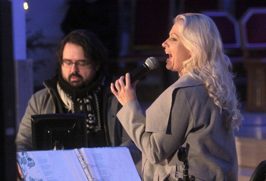 Koncert  "Kolędowo" - Olga Szomańska zaśpiewała w parafii...