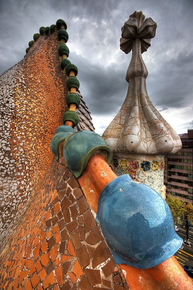 Casa Batllo, iglica w kształcie czosnku