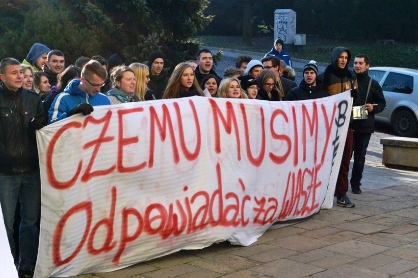 Protest uczniów i nauczycieli Zespołu Szkół Silesia w...