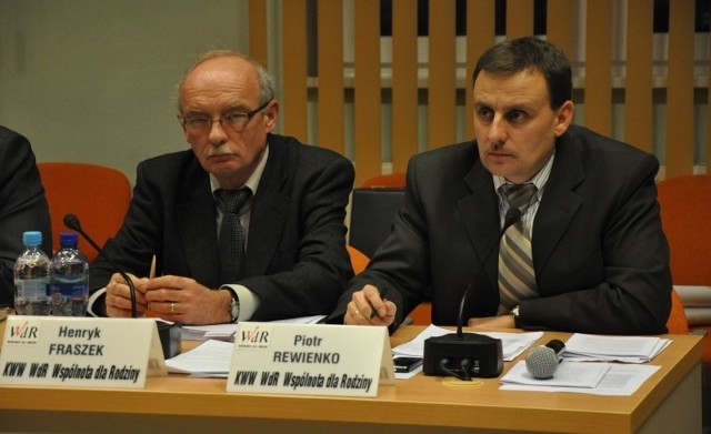 Kluczborscy radni Henryk Fraszek (z lewej) i Piotr Rewienko złożyli zawiadomienie do prokuratury.