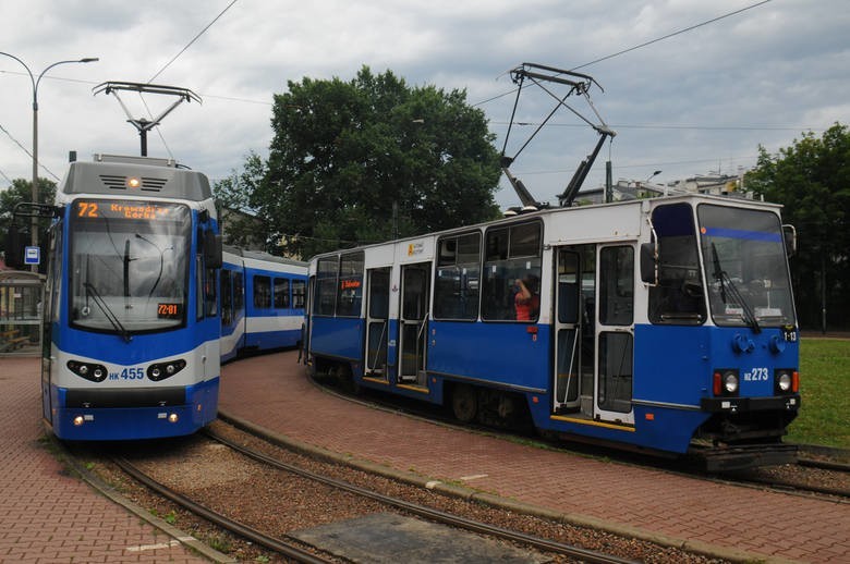 Kraków. Blisko 45 lat temu po mieście zaczęły kursować "akwaria". Kiedy znikną z torowisk?