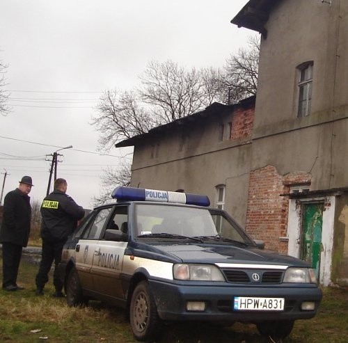 W pożarze budynku w Krąpielu zginął mężczyzna, lokator mieszkania, w którym wybuchł pożar. Sąsiedzi podejrzewają, że to farelka spowodowała pożar.