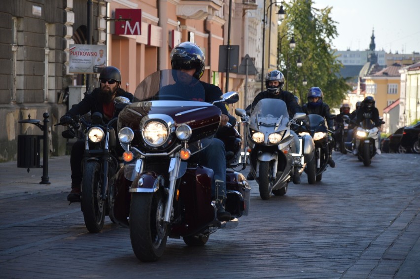 Głośna parada motocyklistów ulicami Tarnowa