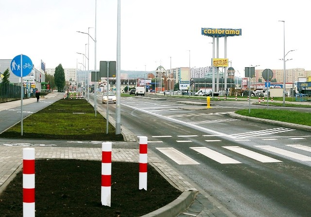 Ulica Wiosenna była zamknięta od 5 maja. Teraz kierowcy mogą korzystać z dwóch jezdni, a cykliści z drogi dla rowerów