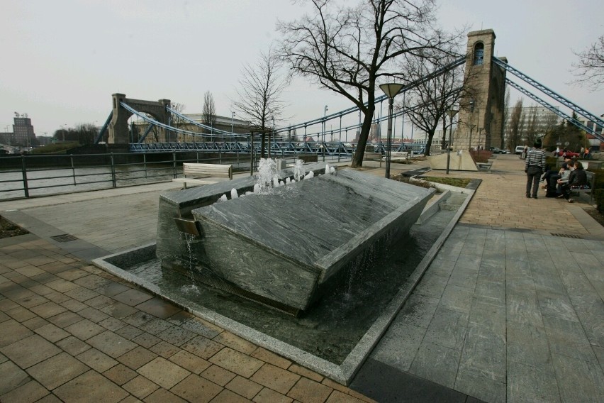 Ruszyła pierwsza wrocławska fontanna (ZDJĘCIA)