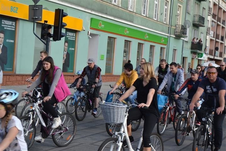 Masa Krytyczna w Częstochowie. Cykliści opanowali Aleje Najświętszej Maryi Panny [ZDJĘCIA]