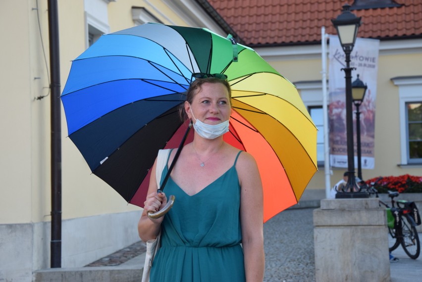 Tłumy tęczowych ludzi na Rynku Kościuszki. Przyszli dla...