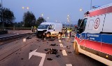 Wypadek na obwodnicy Otmuchowa. O świcie bus wjechał w bariery. Kierowca dostał 500 złotych mandatu i punkty karne