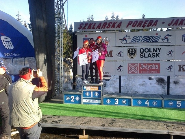 Emilia Romanowicz (z prawej) na podium mistrzostw Polski