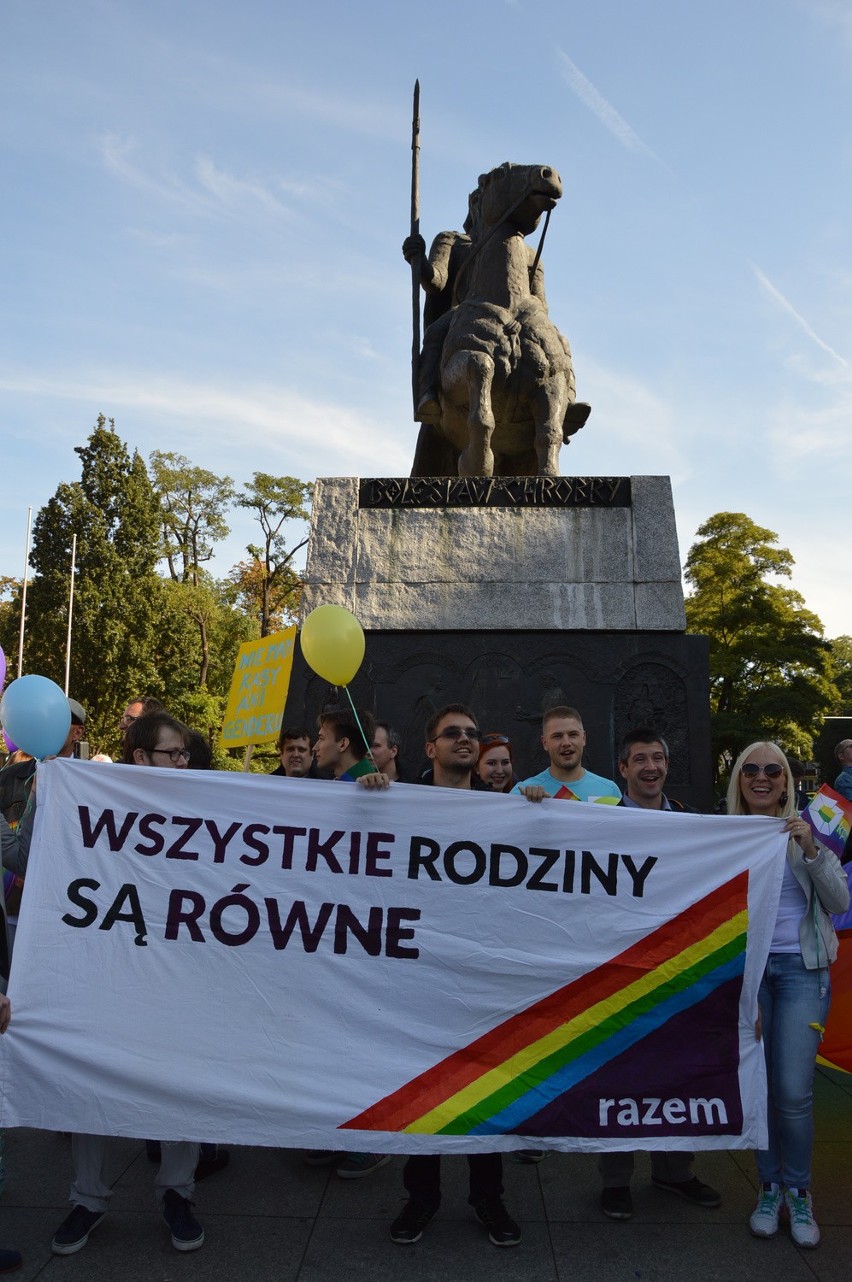 "Prawa człowieka, nie światopogląd". Ponad 300 osób szło w Marszu Równości 