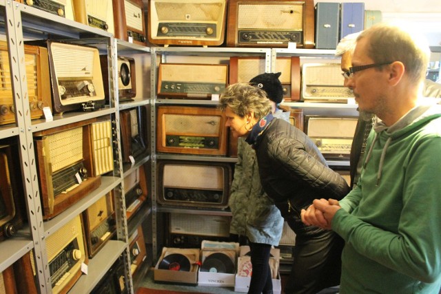 Wystawa radioodbiorników z kolekcji Dorota i Włodzimierza Szwajcowskich.