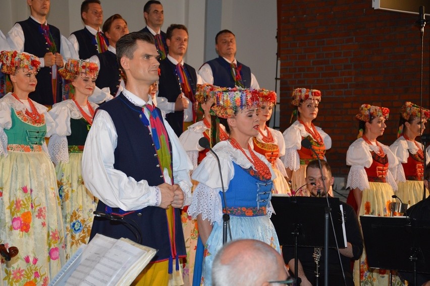 Koncert pieśni „Bogurodzica” ku czci Matki Boskiej w konkatedrze w wykonaniu „Śląska” [WIDEO, zdjęcia]
