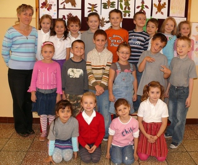 Klasa I AWychowawczyni Halina Madej. Uczniowie: Jakub Adamski, Julia Bednarz, Krystian Bis, Natalia Bolotiuch, Wiktor Graboś, Sebastian Golec, Marcin Janik, Piotr Kaszuba, Gabriela Kmiec, Marcin Lubera, Anna Lątkowska, Paulina Nguyen Dac, Kacper Nowakowski, Dominika Sarnowska, Zuzanna Skrok, Wiktoria Tur, Milena Walczak, Sandra Wolicka, Julia Wyka, Michal Zabski, Klaudia Zydzik.