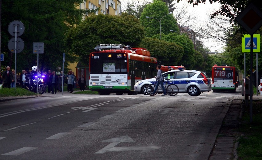 Korowód studencki w Lublinie. Studentka spadła z platformy 