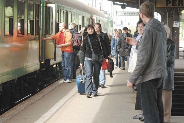 Od najbliższego poniedziałku "Słupia&#8221; przestanie przejeżdżać między innymi przez Koszalin. Na likwidacji ekspresu ucierpią także turyści, którzy stracą wygodne połączenie z nadmorskimi miejscowościami.