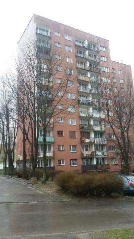 Dwuletnie dziecko wypadło przez balkon w Sosnowcu na...