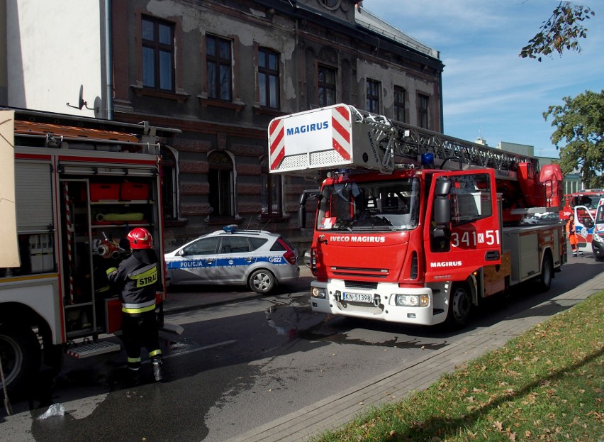 Nowy Sącz. Pożar w kamienicy przy al. Batorego sparaliżował miasto