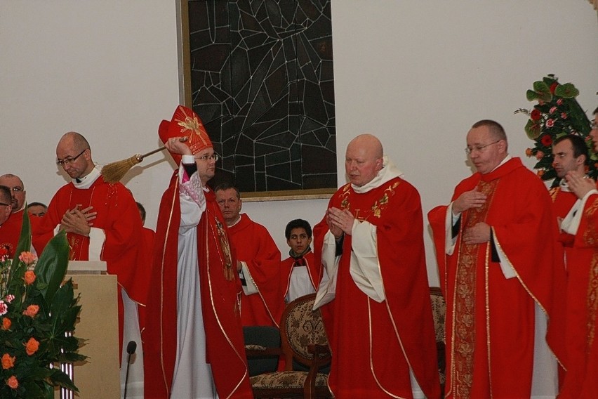 Biskup poświęcił sanktuarium i nowy ołtarz