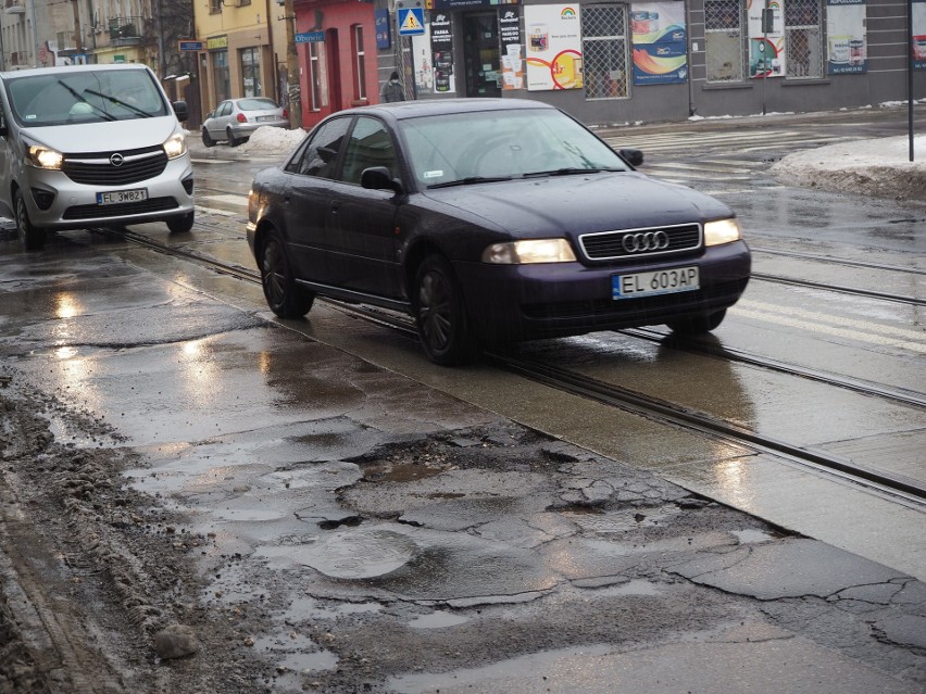 Łódzkie ulice pełne dziur. Gdzie jest najgorzej? Ile zgłoszeń wpływa do ZDiT? ZDJĘCIA