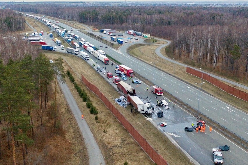 W środę na autostradzie A1 doszło do poważnego wypadku dwóch...