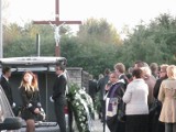 Pogrzeb Mariusza Krakowiaka w Blachowni. Aktor Mariusz Krakowiak wypadł z balkonu KRAKOWIAK POGRZEB