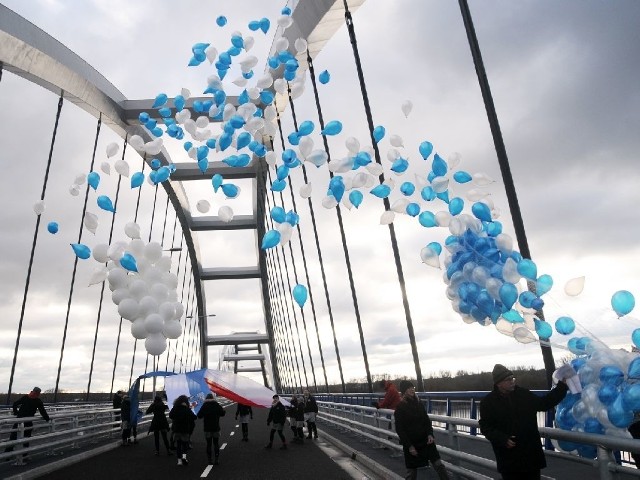 Otwarcie nowego mostu w Toruniu w grudniu 2013 r.