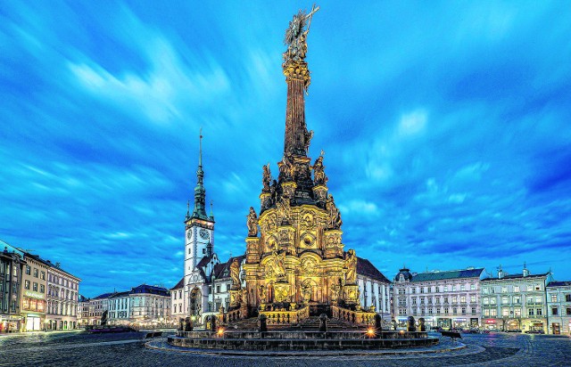 Na barokowej kolumnie Świętej Trójcy w Ołomuńcu umieszczono figurę Jana Sarkandra, zanim został on beatyfikowany