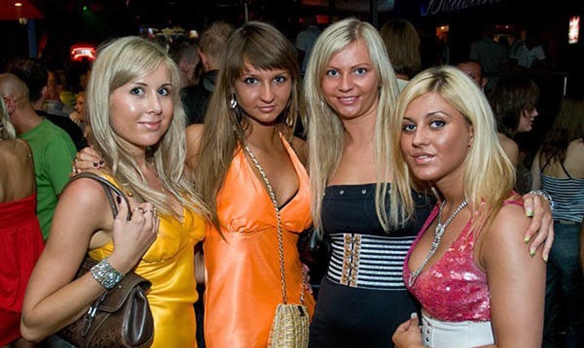 To były gorące imprezy nad morzem! Klub Bajka w Mielnie w 2008 roku. Zobacz archiwalne zdjęcia!
