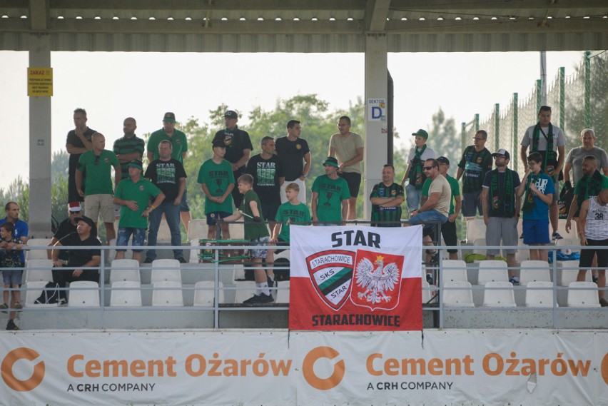 Byliście na meczu Staru Starachowice z Siarką Tarnobrzeg w trzeciej lidze? Szukajcie się na zdjęciach