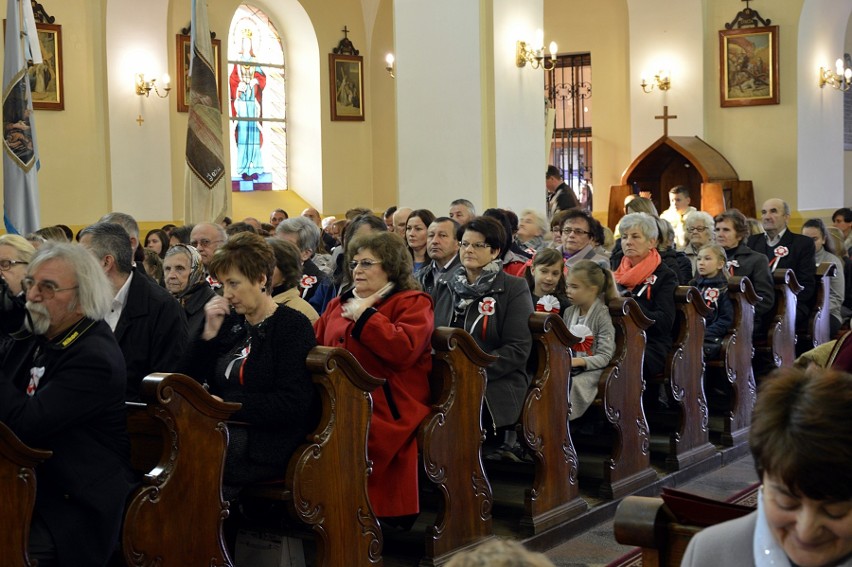 Staszkówka. Uroczyście świętowano rocznice niepodległości. W kościele odsłonięto okolicznościową tablicę