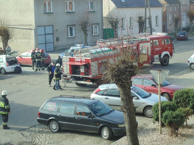 W piątek, 11 marca ok. godz. 9 rano na rynku w Konotopie w gminie Kolsko zapaliło się auto osobowe. Informację i zdjęcia przysłał nam Czytelnik.- Auto udało się  ugasić zanim pożar się rozprzestrzenił na parkujące obok pojazdy - napisał w mailu do redakcji Czytelnik.