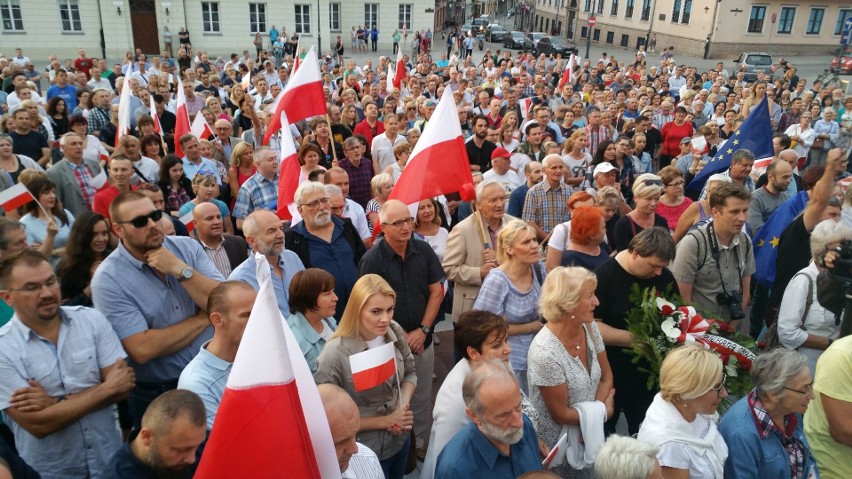 Wielka manifestacja w centrum Kielc „Wolne Sądy” z tysiącami uczestników  