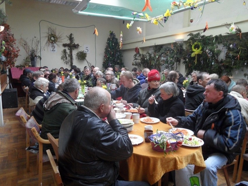 Śniadanie dla bezdomnych w Katowicach...