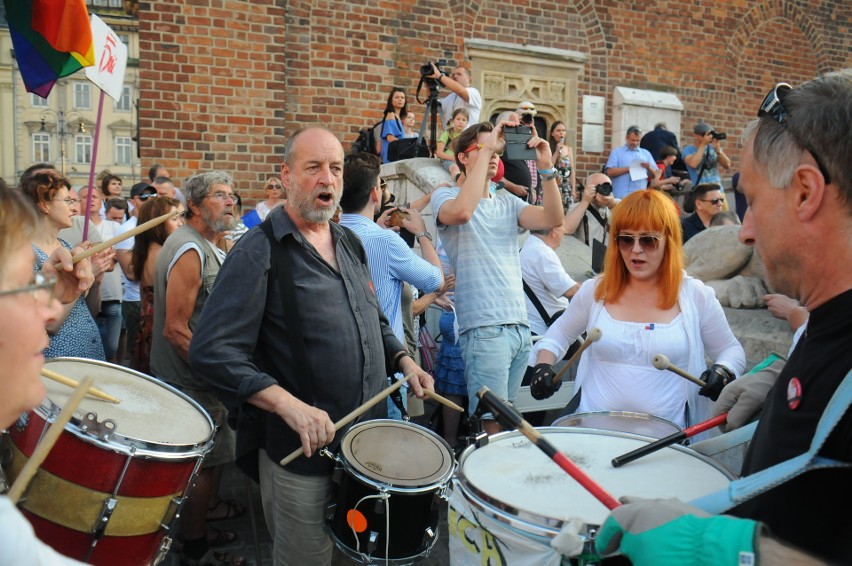 Kraków. Wielki protest na Rynku Głównym w obronie sądów