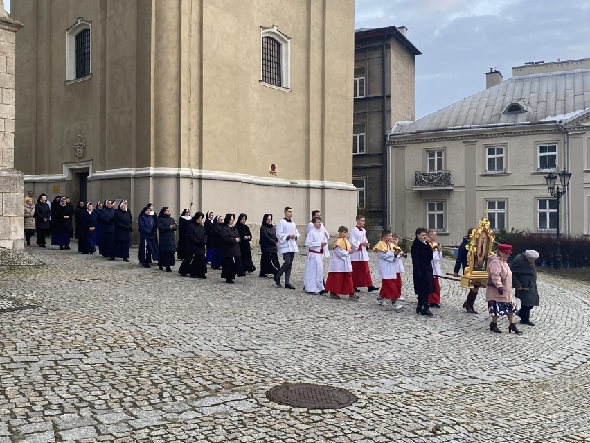 Niedziela Zmartwychwstania Pańskiego. Msza rezurekcyjna w bazylice archikatedralnej w Przemyślu [ZDJĘCIA]