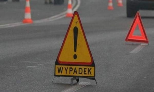 Wypadek pod Gryfinem. Motocyklista uderzył w pieszego