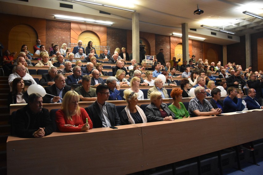 Debata prezydencka 2018 w Rybniku: sześciu kandydatów na urząd prezydenta odpowiada na pytania