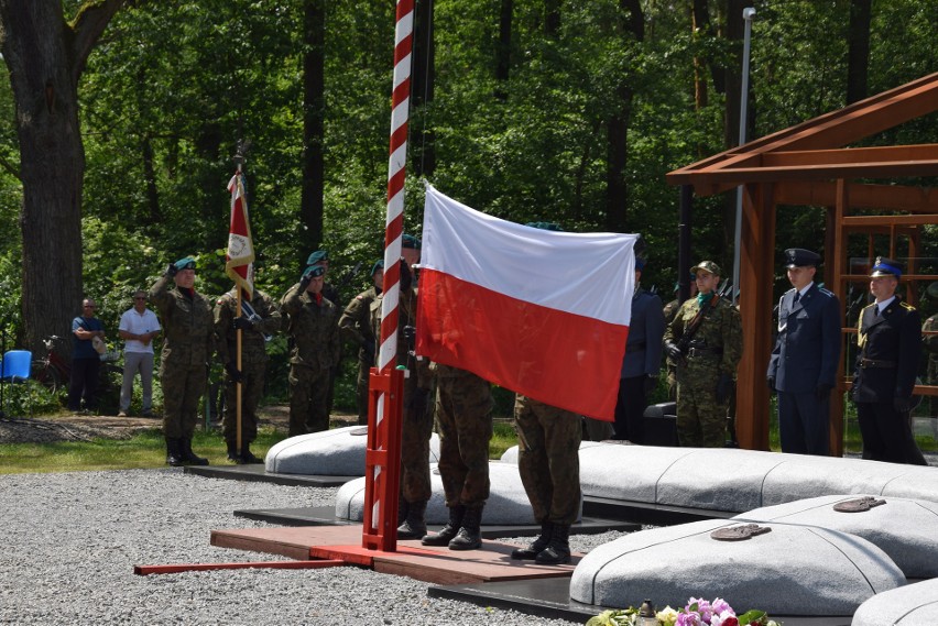 Pomnik Żołnierzy Wyklętych w Starym Grodkowie został odsłonięty na Polanie Śmierci