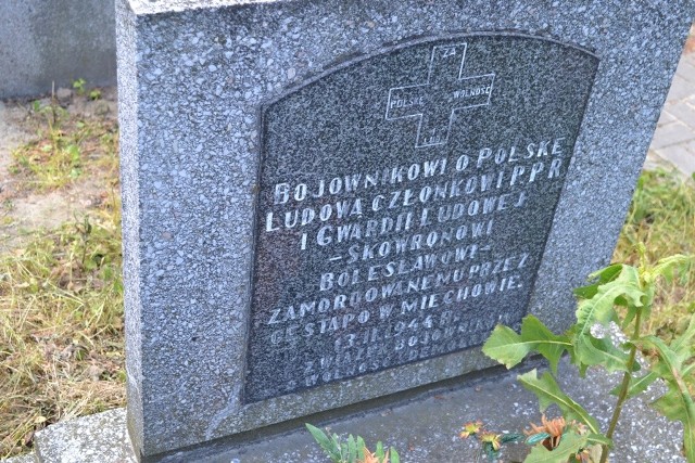 Grób Bolesława Skowrona na cmentarzu w Miechowie
