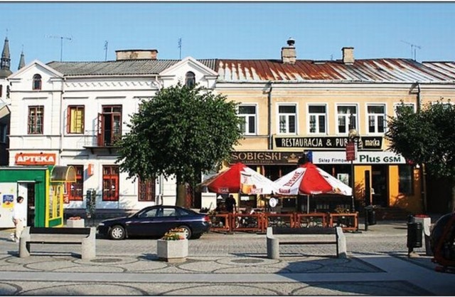 Wszystkie miejsca postojowe przy Rynku Zygmunta Augusta będą płatne. Władze miasta mają nadzieję, że dzięki temu parkingi będą mniej oblegane.