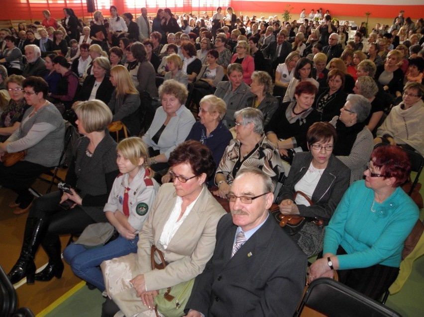 ŻNIN. "Kobiety Pałuk wczoraj, dziś, jutro" - konferencja w PG nr 1 z udziałem Anny Komorowskiej