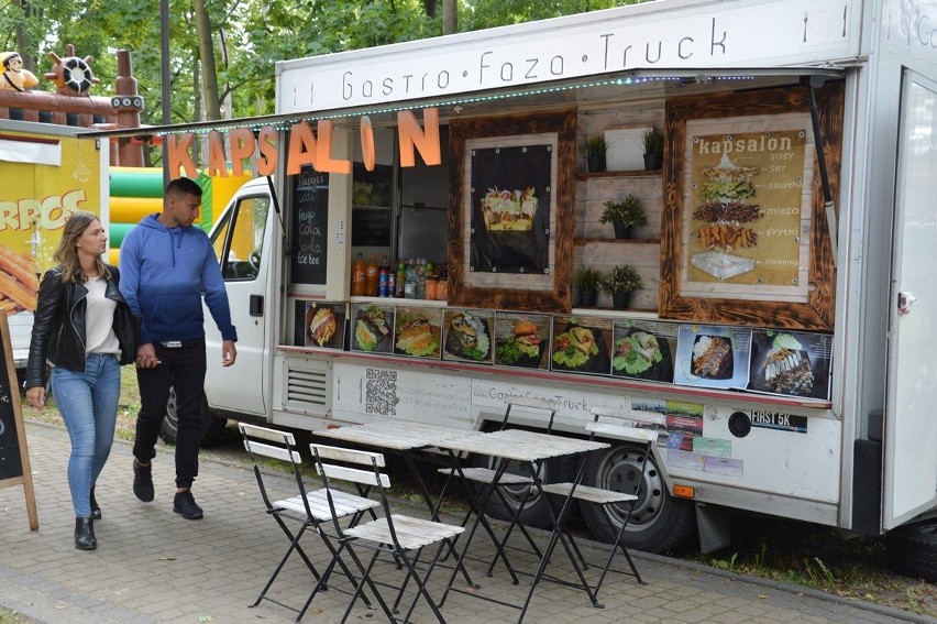 Food trucki zjechały do Parku Miejskiego w Nisku z apetyczną ofertą [ZDJĘCIA]